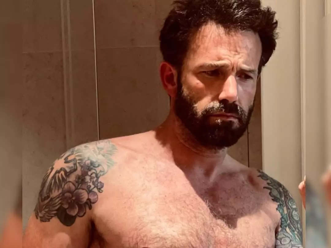 班艾佛列克 Ben Affleck 和珍妮佛羅培茲 Jennifer Lopez 離婚大改變！為其他女人願移除背後「巨型刺青」！