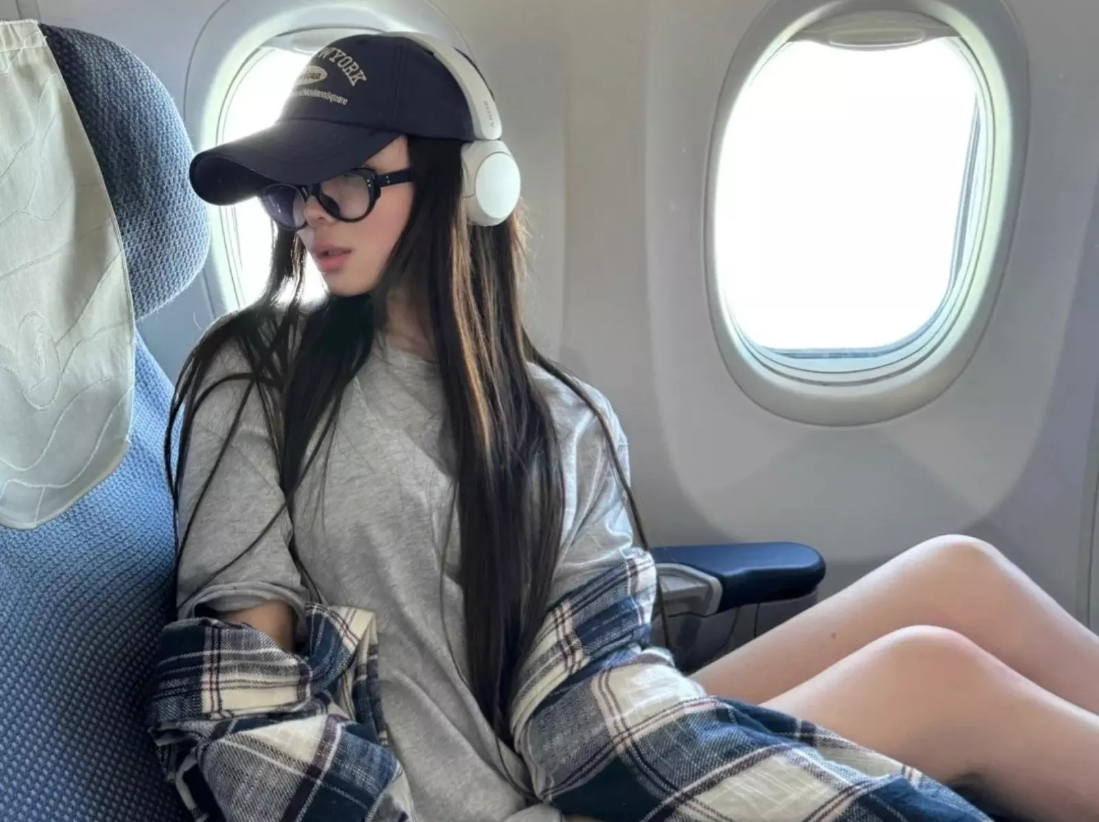 空姐曝光搭飛機注意事項，男性開腿坐、噴香水⋯都該被視為違法！