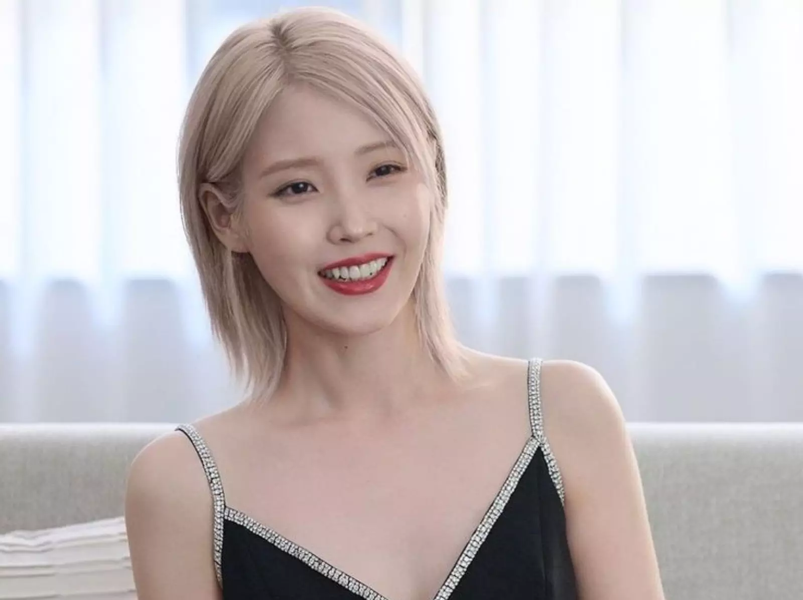 IU 李知恩受告示牌 Billboard 肯定！被選為「全球 No.1 藝術家」韓國代表掀熱議！