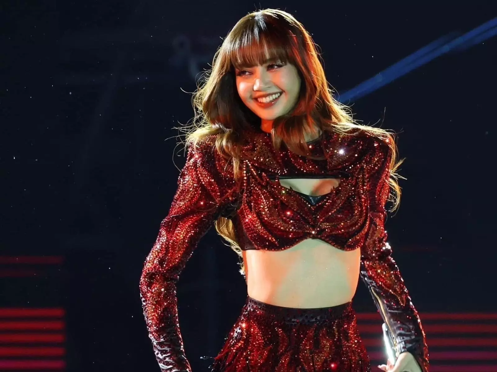 BLACKPINK Lisa 泰國跨年演出！緋聞男友 LVMH 三公子 Frédéric Arnault 愛相隨、見父母！