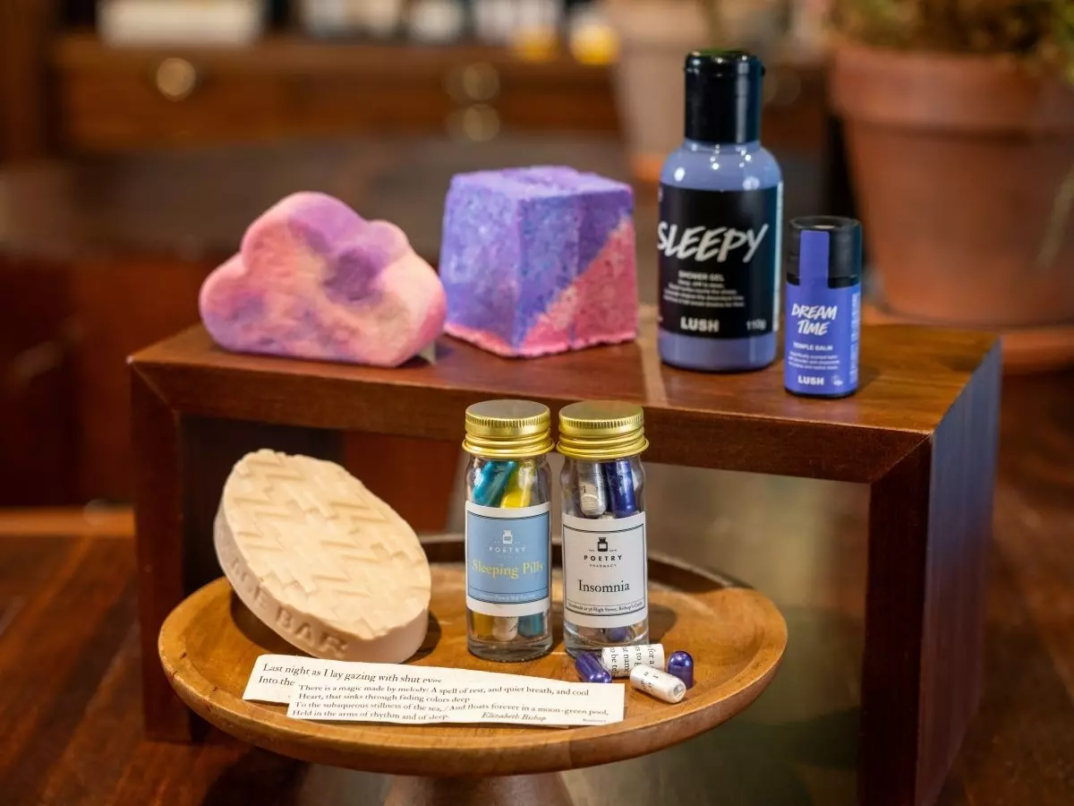 LUSH 英國詩籤藥局進駐、PRADA Beauty 形象店⋯2025 美妝、香氛、髮品品牌活動快閃店懶人包（持續更新）