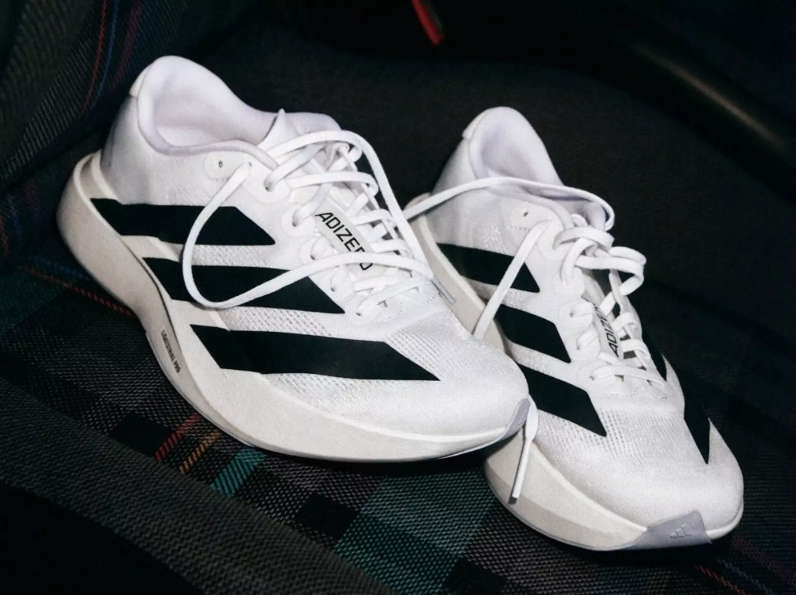 adidas ADIZERO EVO SL 跑鞋正式發表，街頭穿搭、跑步訓練一次滿足！
