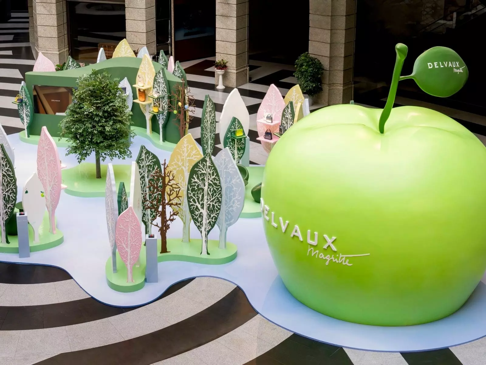 Delvaux SUR:REAL 系列期間限定店亮點一次看！這些包包的「超現實主義」畫作你一定看過！