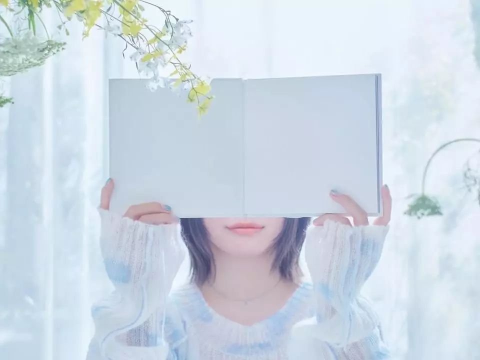 「覆面系」Yuika 台灣演唱會開唱時間曝光！20 歲生日首度露臉揭開真面目引熱議！