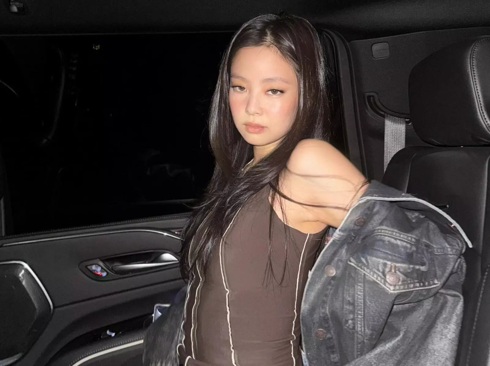 Jennie 身高 163 公分女生冬天穿搭技巧一次學！性感又可愛的氛圍原來要這樣拿捏～