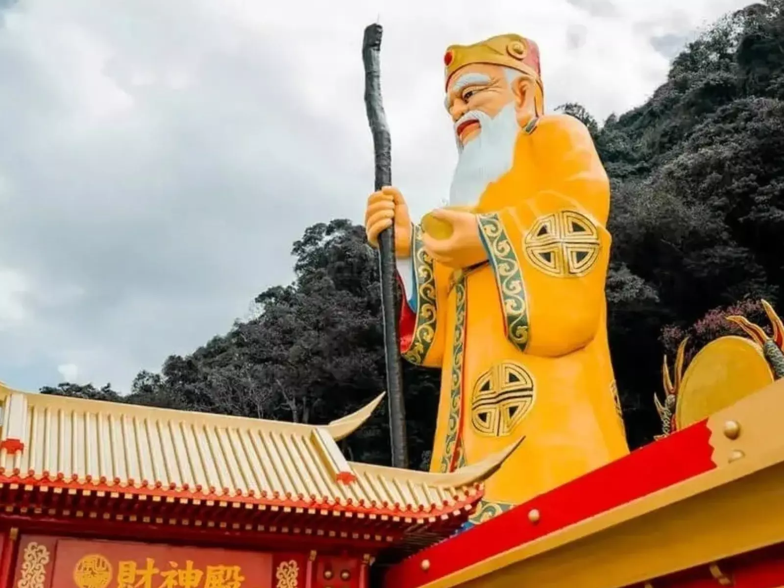 ChatGPT 買彩券刮中百萬大獎！幸運得主捐 10 萬助土地公廟重建！