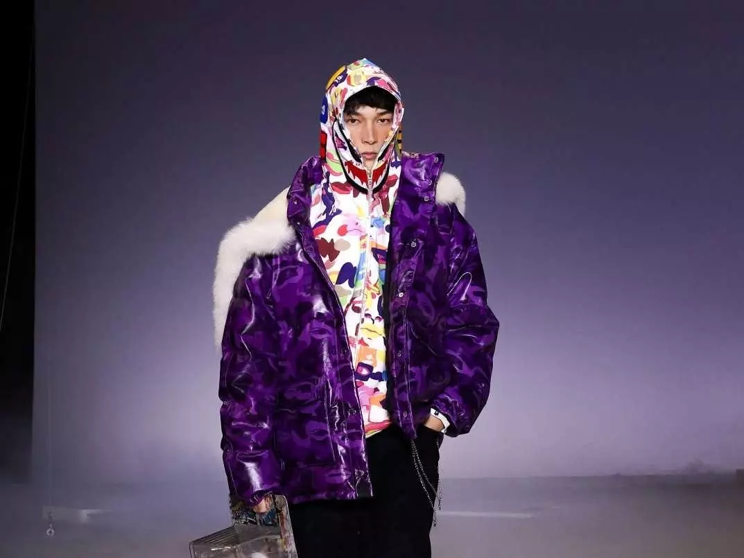 2025 巴黎時裝秀 KidSuper × Bape 聯名系列登場！彩虹迷彩、翻轉鯊魚笑臉⋯亮點一次看！