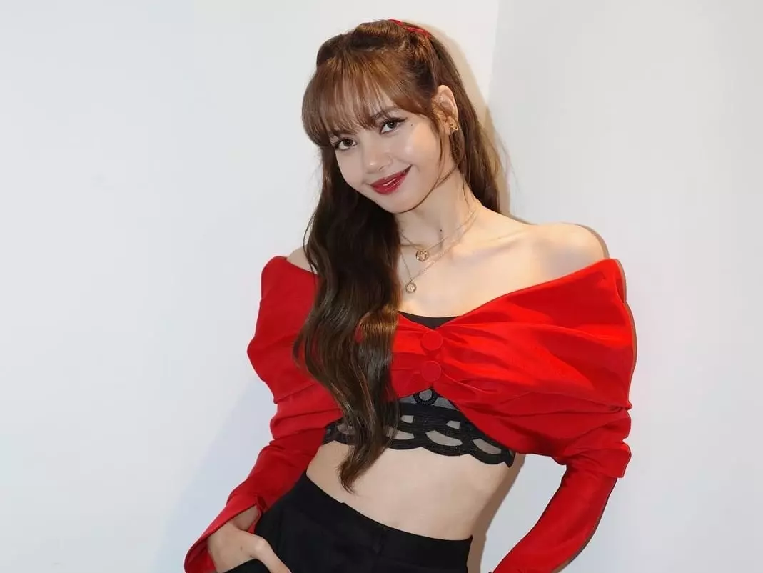 BLACKPINK Lisa 賀新年提「Chinese Lunar New Year」！登熱搜掀陸網熱議！