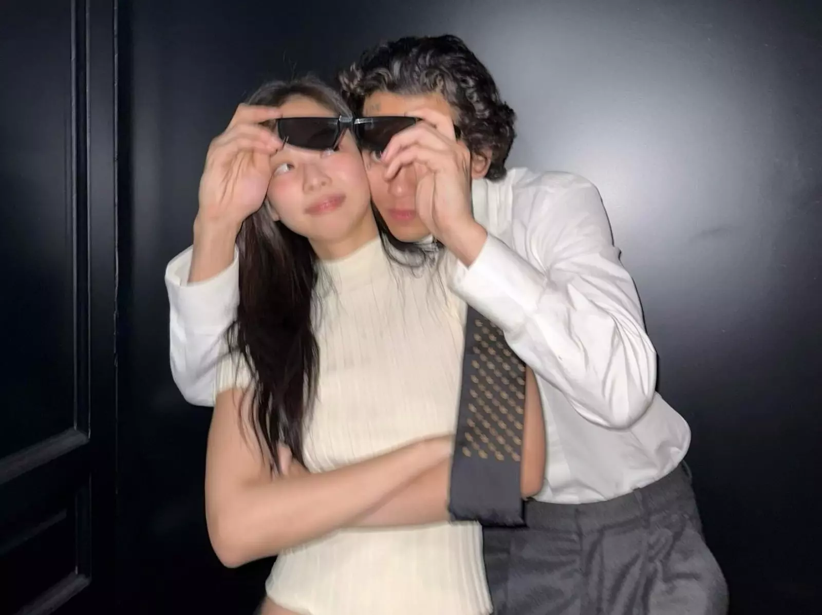 揭秘 Jennie〈Love Hangover〉合作歌手 Dominic Fike 6 件事：曾參演《高校十八禁》、因襲警創作專輯爆紅！