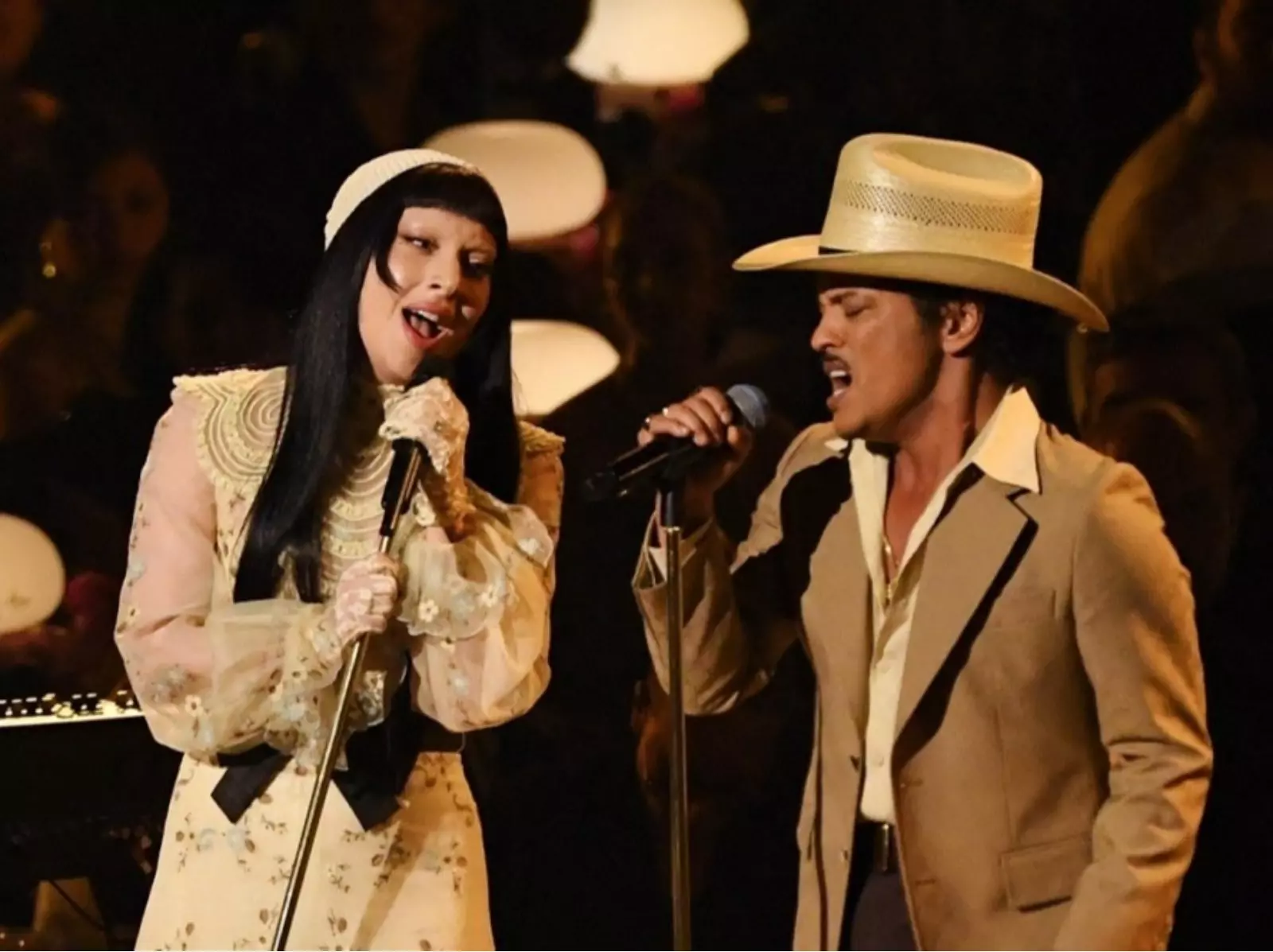 葛萊美獎／火星人布魯諾 Bruno Mars 攜手女神卡卡 Lady Gaga 同台演出！向洛杉磯野火災民致意！