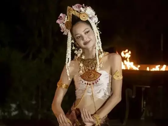 《白蓮花大飯店 3》第三季 Lisa 劇照釋出！新歌〈BORN AGAIN〉預告片中搶先曝光！