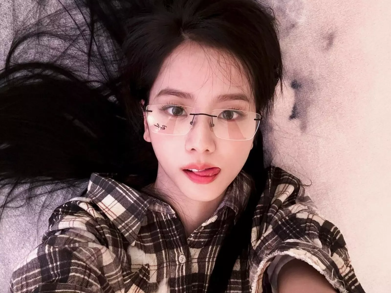 BLACKPINK Jisoo 曝私下興趣愛好是躺平打遊戲！自爆：「砸超多錢課金！」