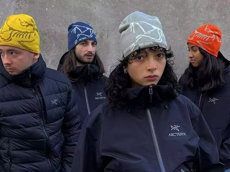 2025 防寒衝鋒衣 8 家品牌推薦，The North Face、Salomon⋯讓你天冷依舊時尚有型！