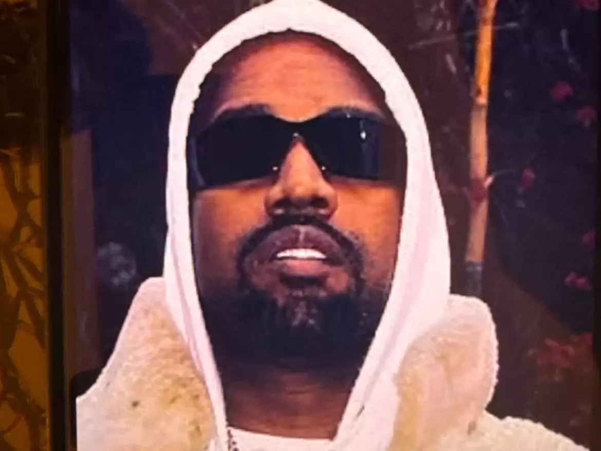 肯爺 Kanye West 進駐小紅書帳號！曬自拍照：「康康我的新頭像！」