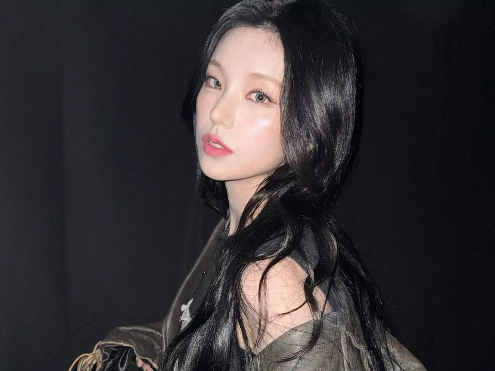ITZY 隊長禮志推出首張迷你專輯《AIR》正式 Solo 出道！預告片與完整發行日程公開！
