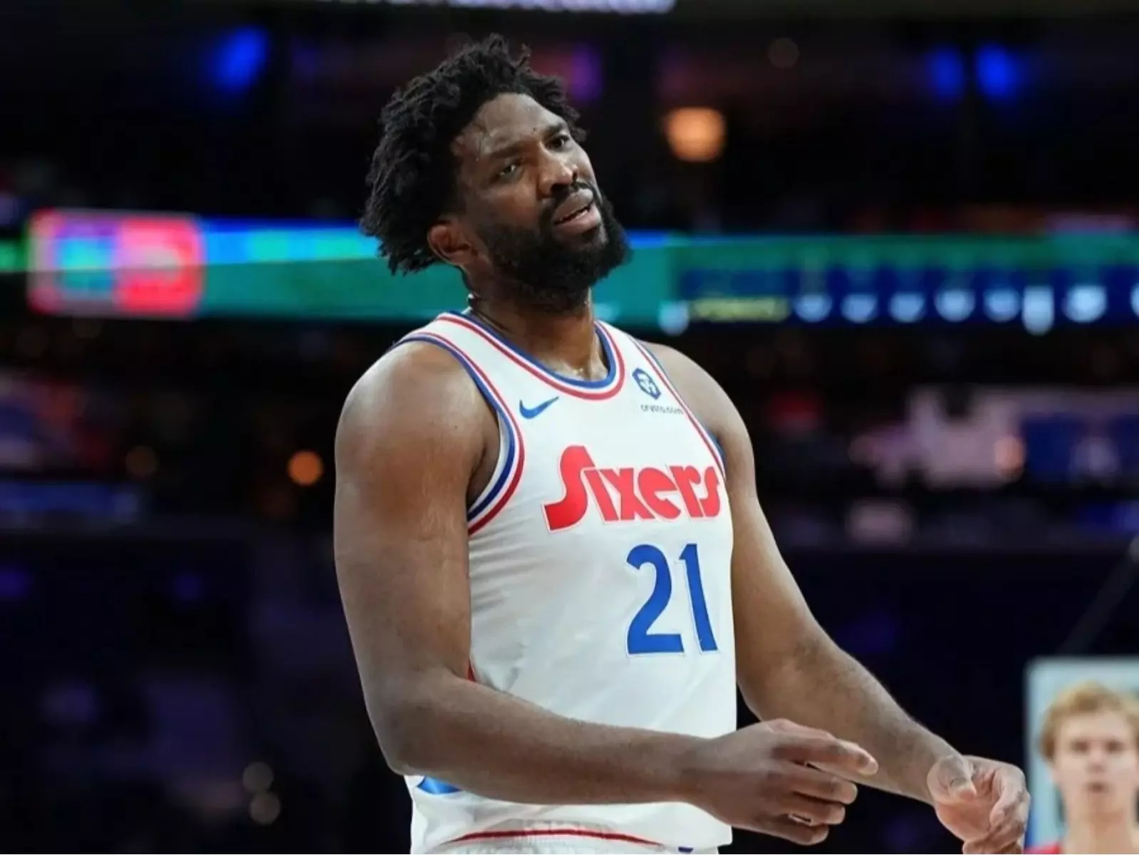 NBA／Joel Embiid 關鍵時刻掉球「離譜失誤」！76 人敗給暴龍苦吞 4 連敗！