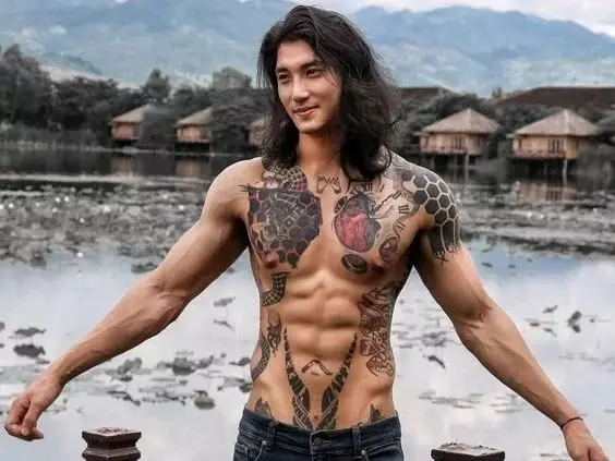 「亞洲水行俠」Paing Takhon 白英宣布訂婚！與妻子甜蜜互動網友心碎：「失戀了！」