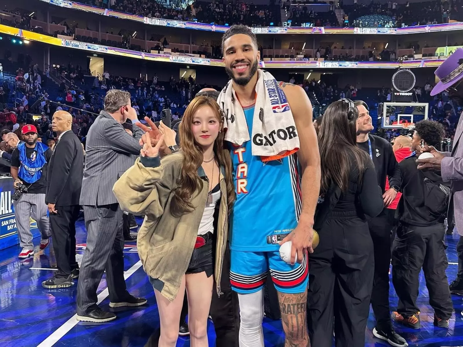 (G)I-DLE 宋雨琦現身 NBA 明星賽與多位大咖球星合照，網羨「恭喜追星成功！」