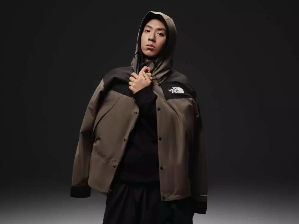 The North Face 40 週年系列 MOUNTAIN JACKET 正式登場！煙燻棕、山地紋印花 8 款新色一次看！