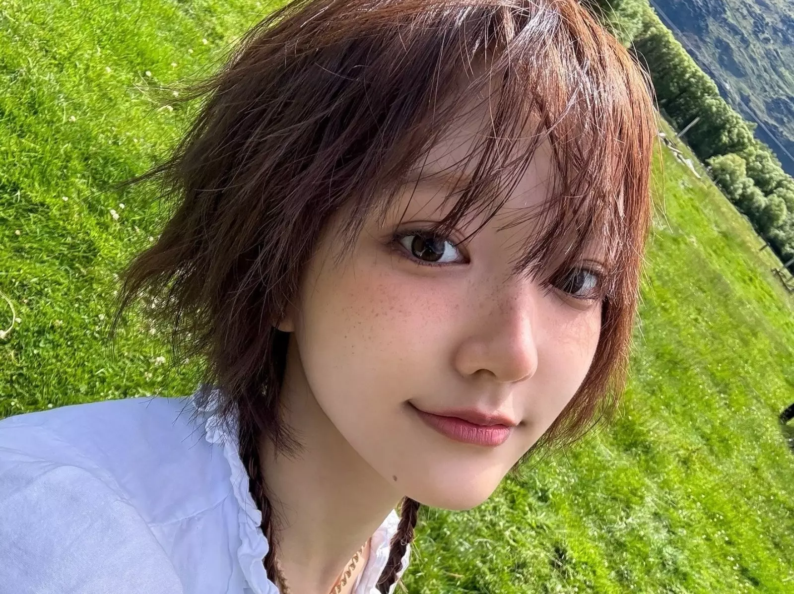 IVE 師妹 KiiiKiii 出道！成員 Jiyu 清新短髮超吸睛，網友讚：「新垣結衣、王淨結合版！」