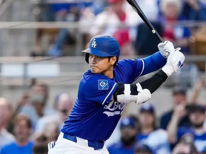 MLB／大谷翔平上壘「慶祝撲空」尷尬傻笑！代班教練急澄清：「不知道他會這麼做！」