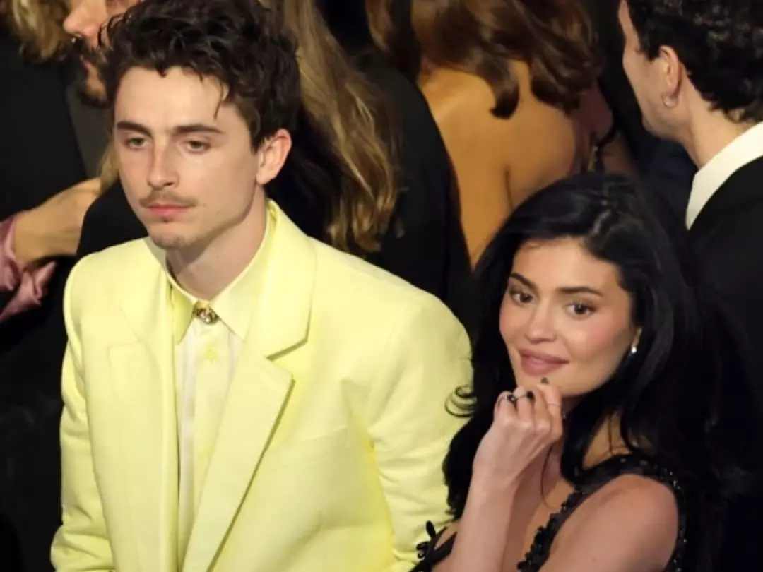 「甜茶」提摩西夏勒梅 Timothée Chalamet 奧斯卡落敗失神！凱莉珍娜暖心舉動引網讚爆！