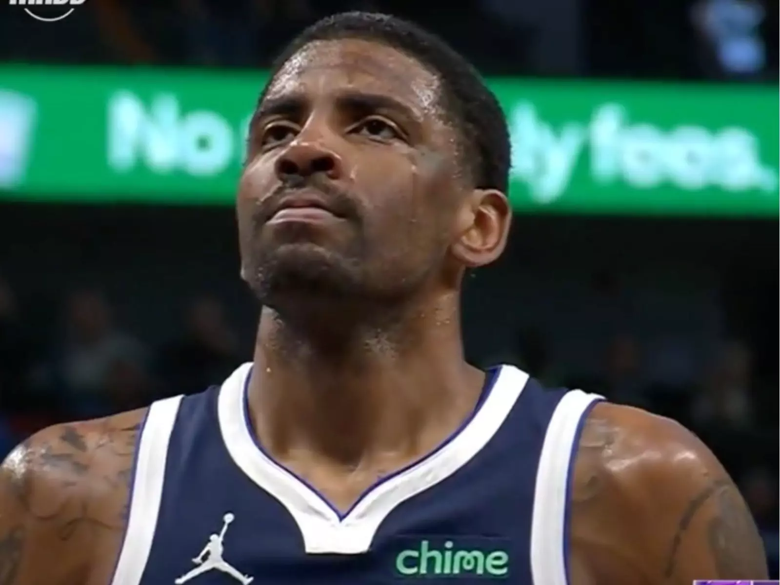 NBA／Kyrie Irving 扭傷左膝！堅持完成兩罰才退場獲全場球迷高喊「MVP！」