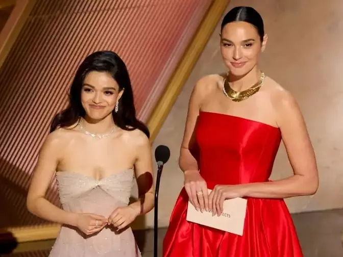真人版《白雪公主》瑞秋曾格勒 Rachel Zegler 同框蓋兒加朵 Gal Gadot 頒獎！美貌差距掀熱議：「魔鏡說謊」