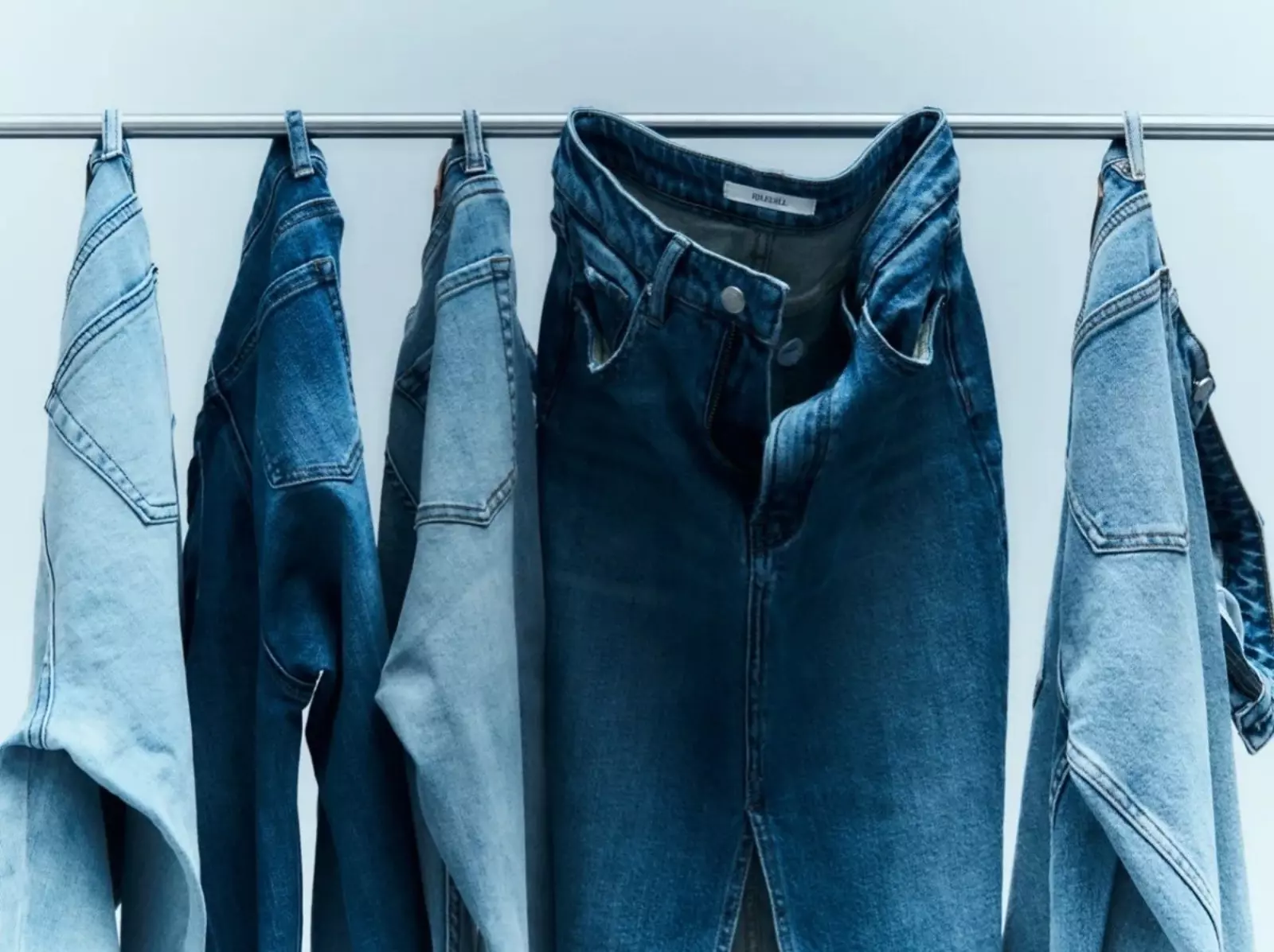 牛仔褲多久洗一次？怎麼洗、晾曬、烘乾⋯Uniqlo 建議清洗方式一次看！
