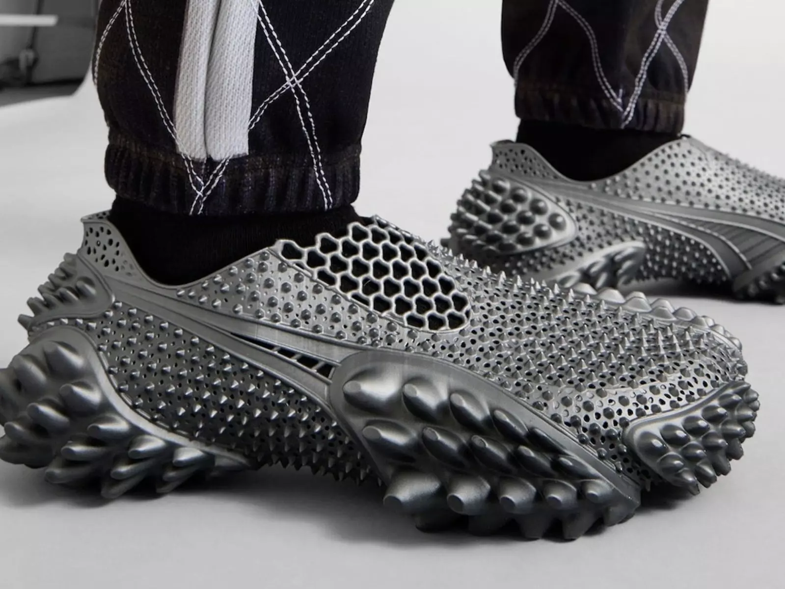 A$AP Rocky x PUMA Mostro 3D 全新兩款配色釋出！3D 尖刺鞋未來感爆棚！
