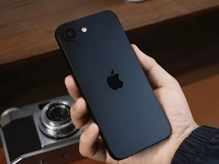 iPhone 16e 當生日禮物遭嫌棄！價格、功能引討論！