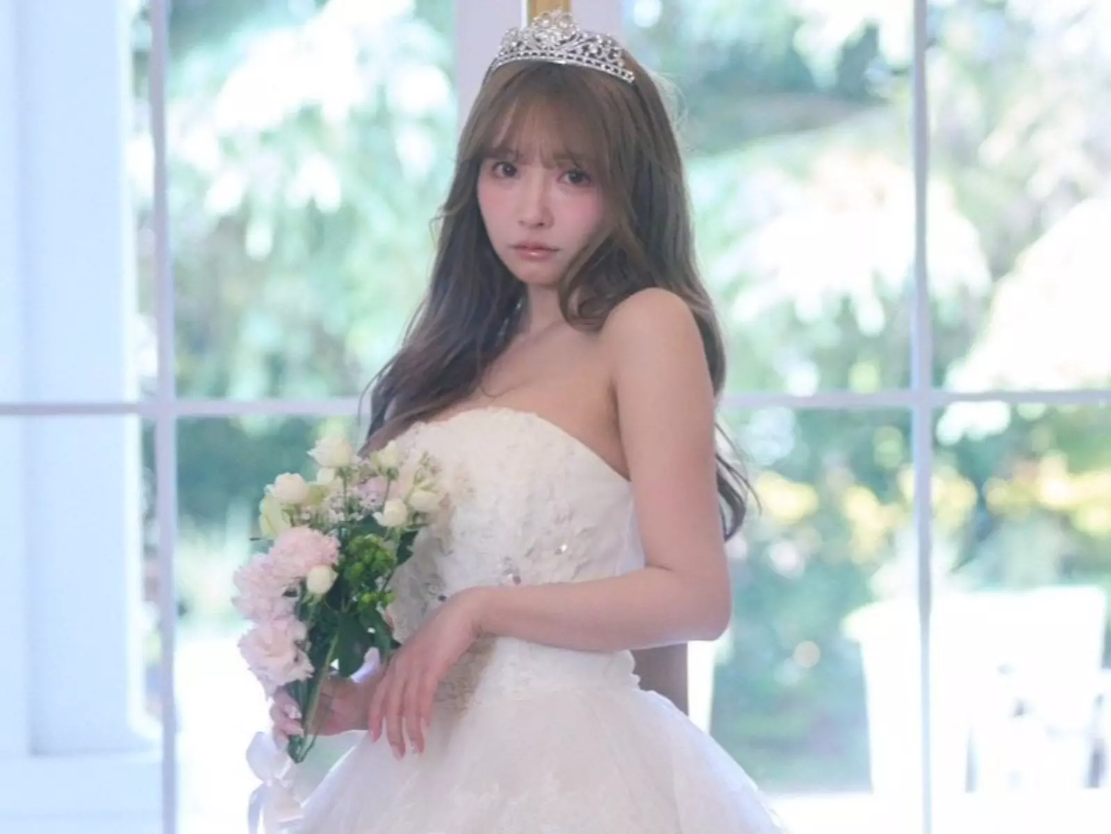 三上悠亞突曬「婚紗照」震撼業界！事後急忙親曝真相：「抱歉嚇到大家！」【老司J開車】