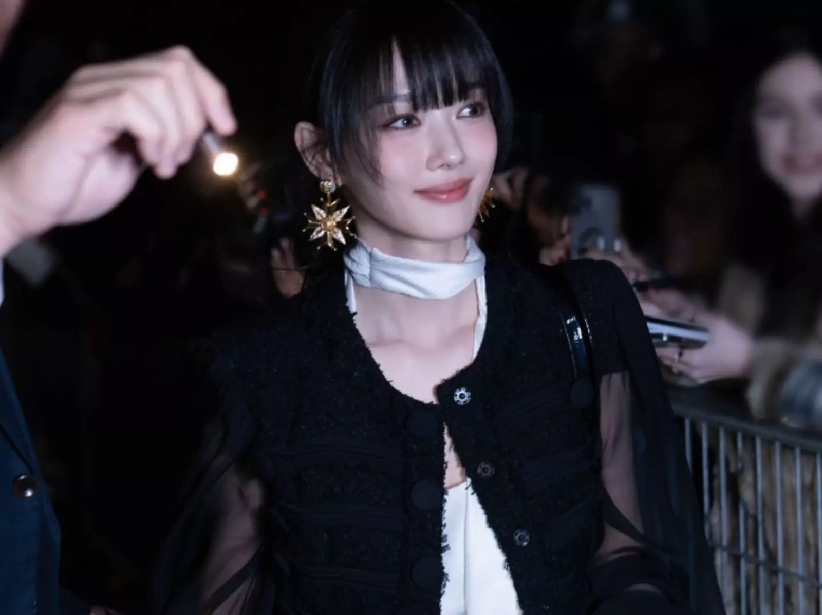 金裕貞出席 BALMAIN 時裝秀！妹妹頭瀏海造型引網驚呼「超像謝金燕」！