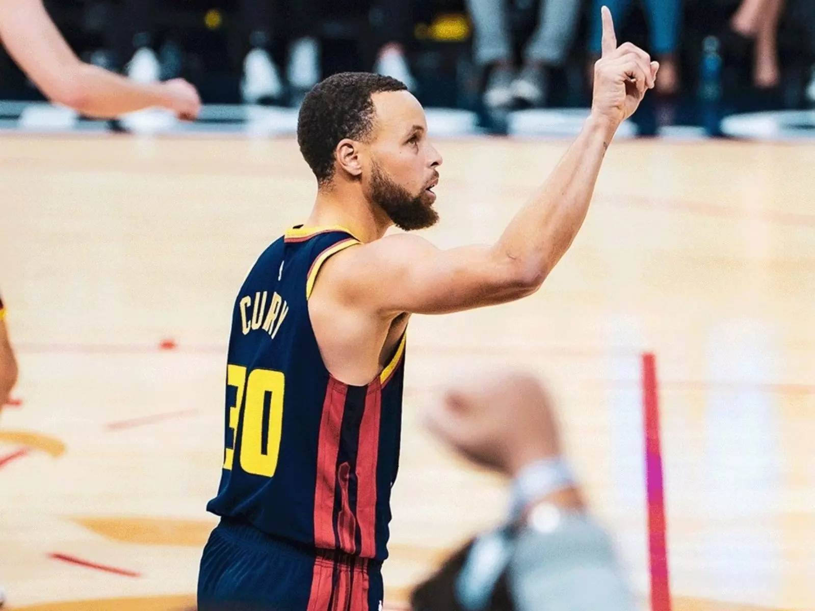 NBA／Stephen Curry 4000 顆三分球正式達成！最偉大射手再創史詩里程碑！