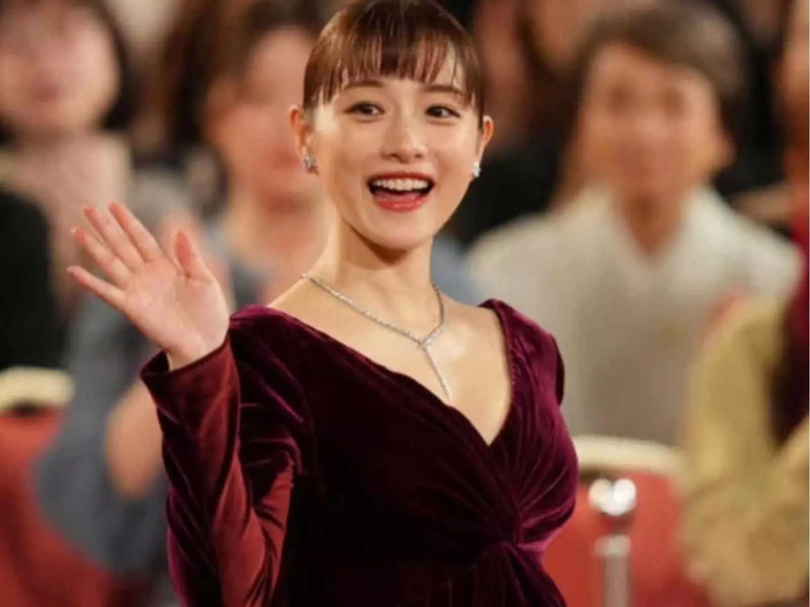 石原聰美挺孕肚亮相日本電影學院獎！「最美孕婦」驚艷全場！