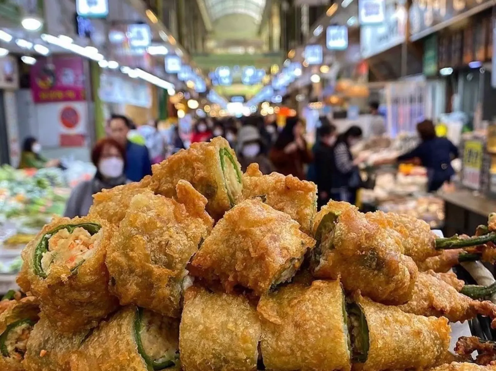 2025 韓國望遠市場必吃美食 8 家 dcard 推薦：HUNHUN 糖餅、紅魔鬼刀削麵⋯香到你走不開！