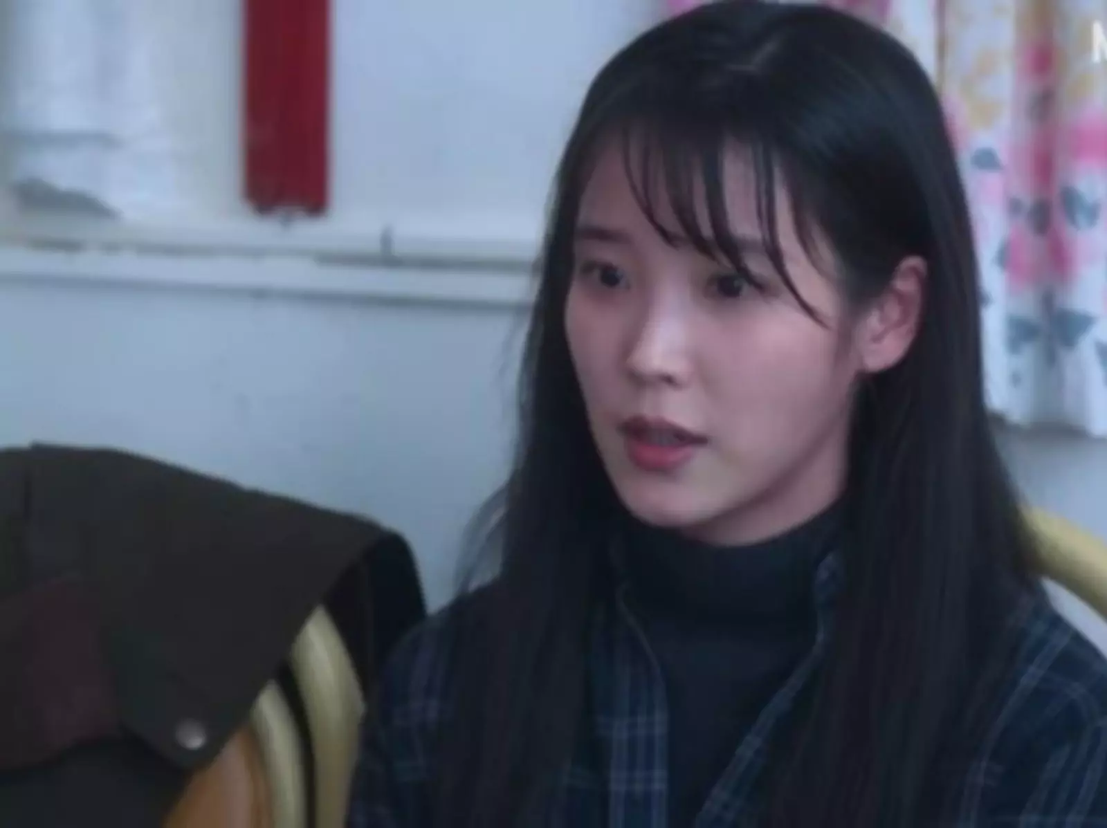 《苦盡柑來遇見你》IU 李知恩微醺妝不是化的，親口認：「真的喝酒了！」
