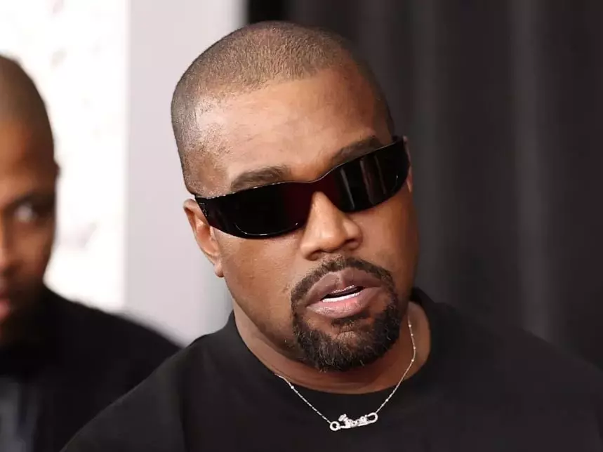 肯爺 Kanye West 指控金卡戴珊 Kim Kardashian 是性工作者！疑似不滿遭禁止與女兒見面！