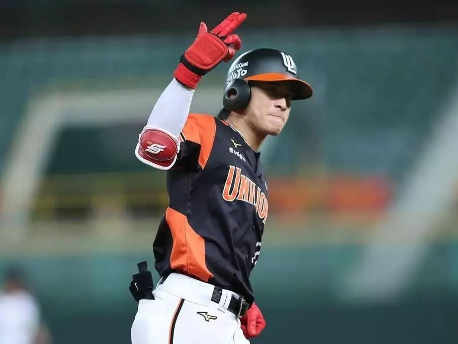 陳傑憲與統一獅正式簽下 10 年大約！中職史上首位「2 億男」誕生！