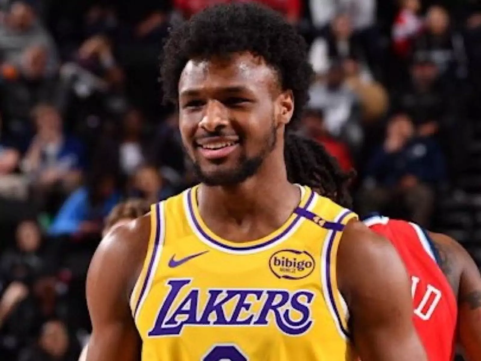 NBA／Bronny James 狂轟 17 分創生涯新高，晃過字母哥、四分衛式精彩長傳驚艷全場！