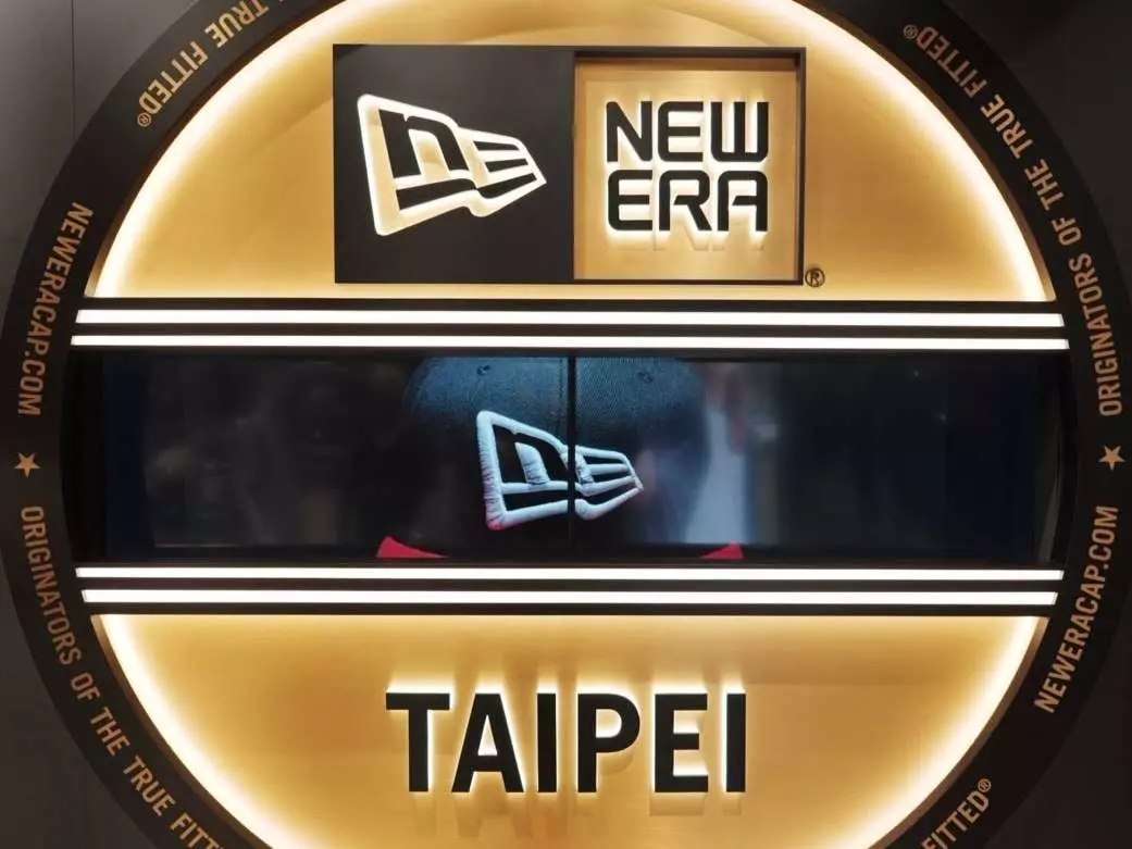 南港 LaLaport「 NEW ERA」全新門市登場！客製化帽款＆開幕優惠一次看！