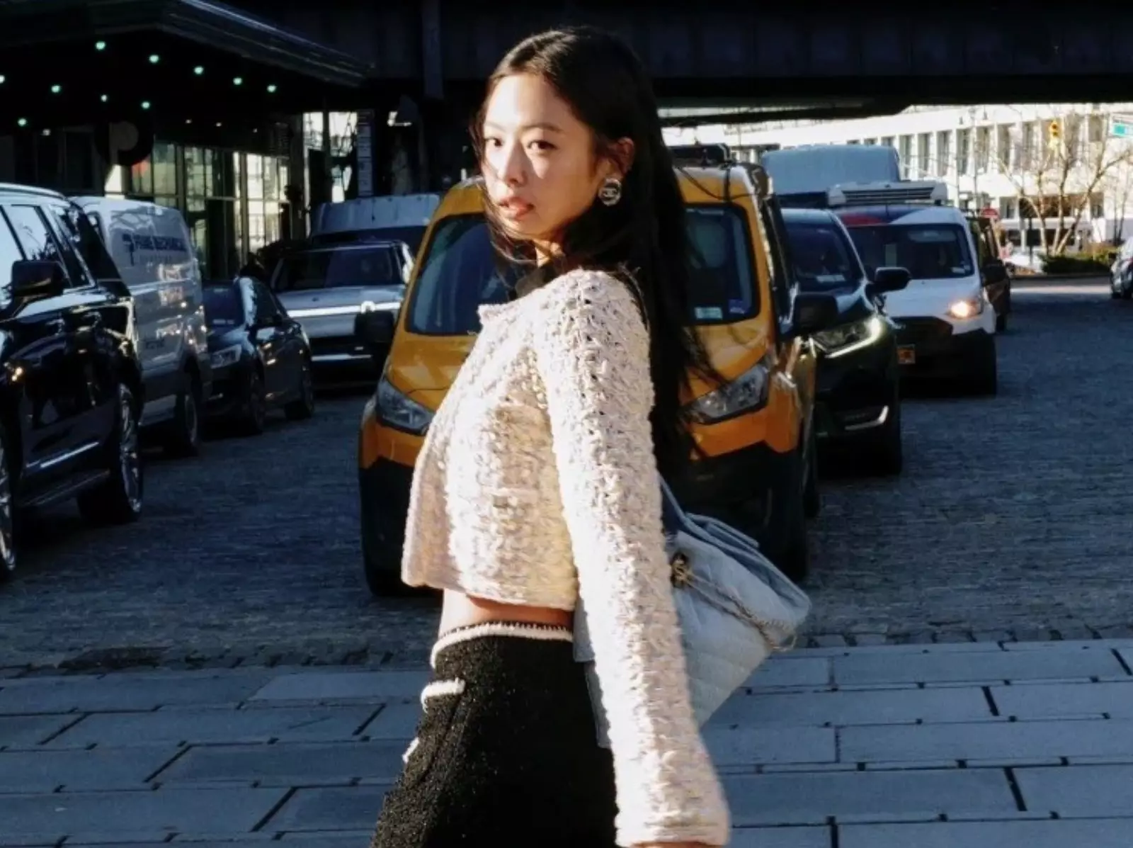 BLACKPINK Jennie 加入 Dua Lipa 成為 CHANEL 25 手袋形象代言人！價錢、款式大全一次看！