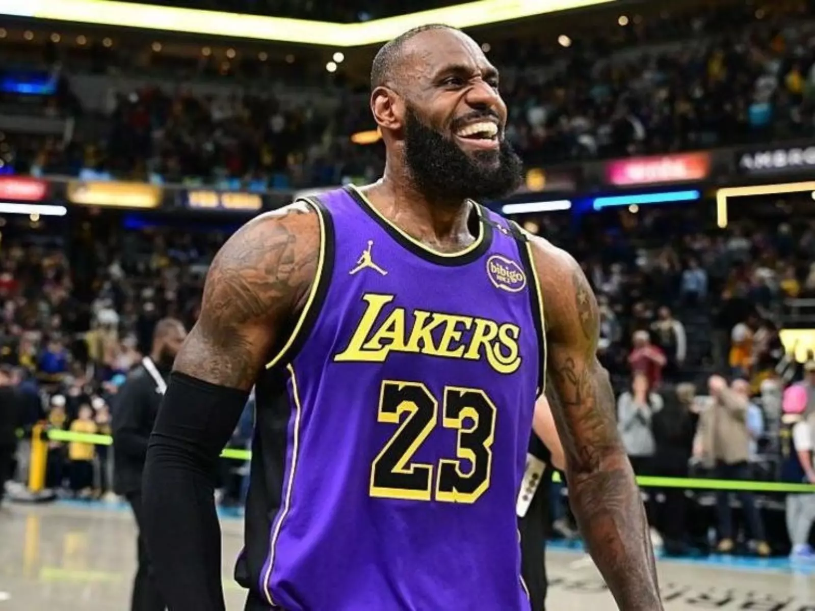 NBA／詹皇「死之火鍋」率湖人擊墜火箭！40 歲關鍵時刻主宰戰局！
