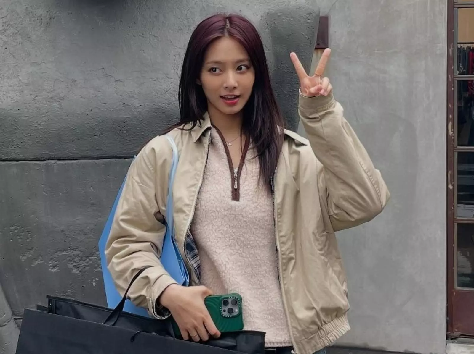 TWICE 周子瑜使用「= =」表情符號引熱議！網友：「她喜歡有鼻孔的＝..＝」