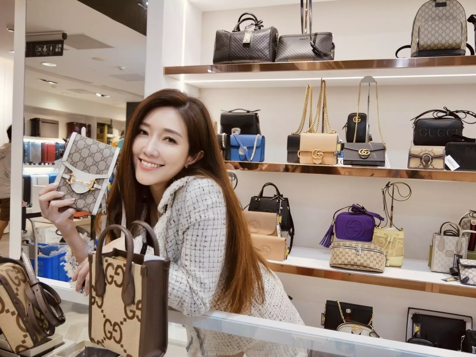 OUTLET推買大送小名牌包，潮流配件1.5折起讓妳美出新高度