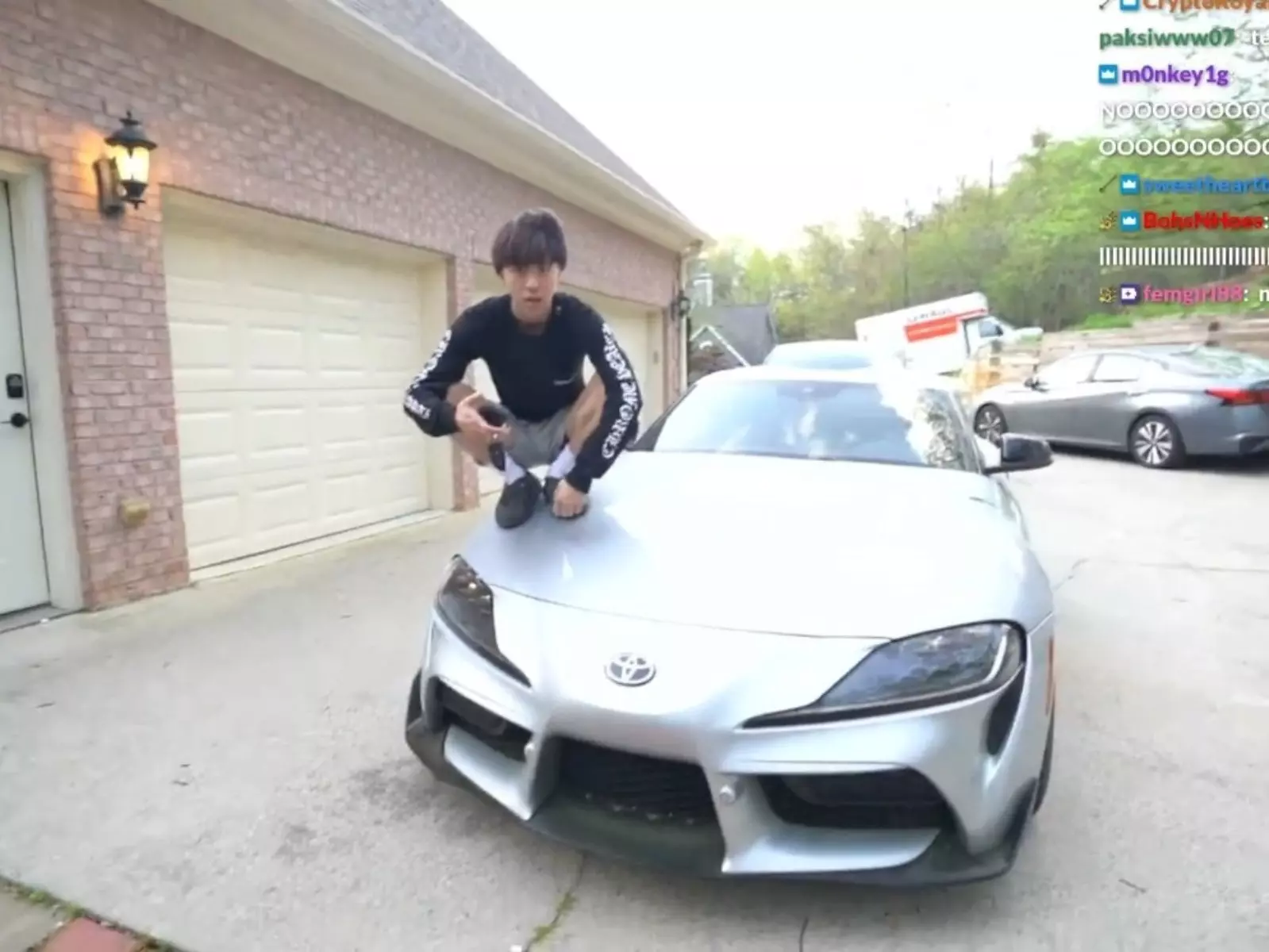 Ray 人生第一輛車入手 Toyota 牛魔王，網友狂讚「真是懂買！」