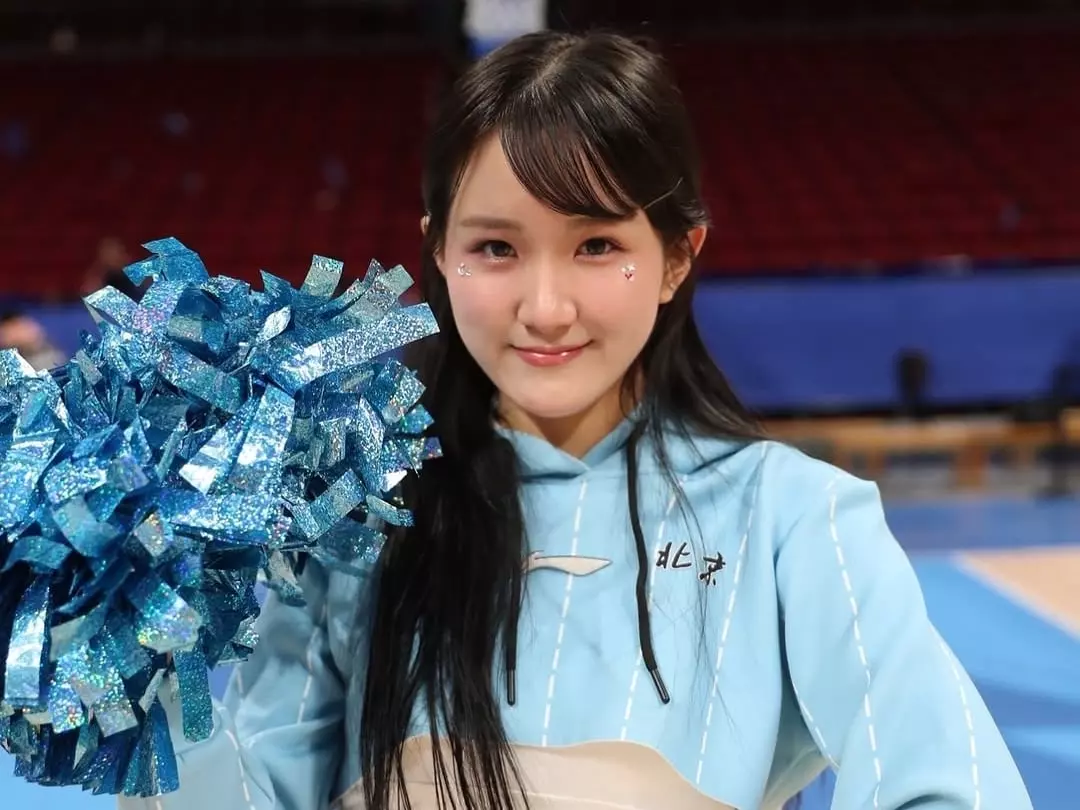 台灣啦啦隊女孩李宏薪 CBA 應援陳盈駿！籃球家族背景曝光！【野生抓正妹】