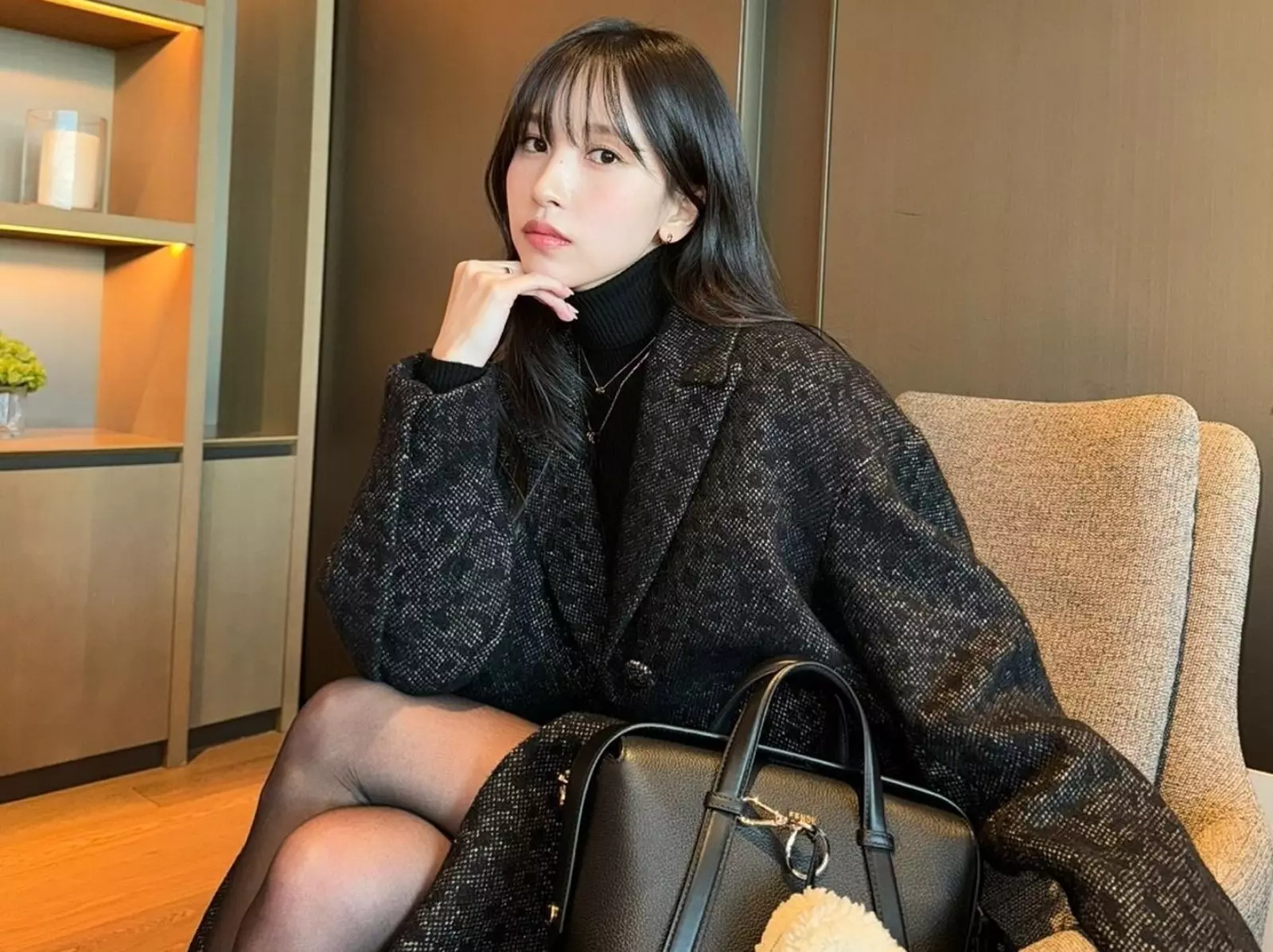 TWICE Mina 名井南身高 163 公分同款包品牌推薦一次看！「這咖」(G)I-DLE 宋雨琦、宋慧喬⋯也愛不釋手！
