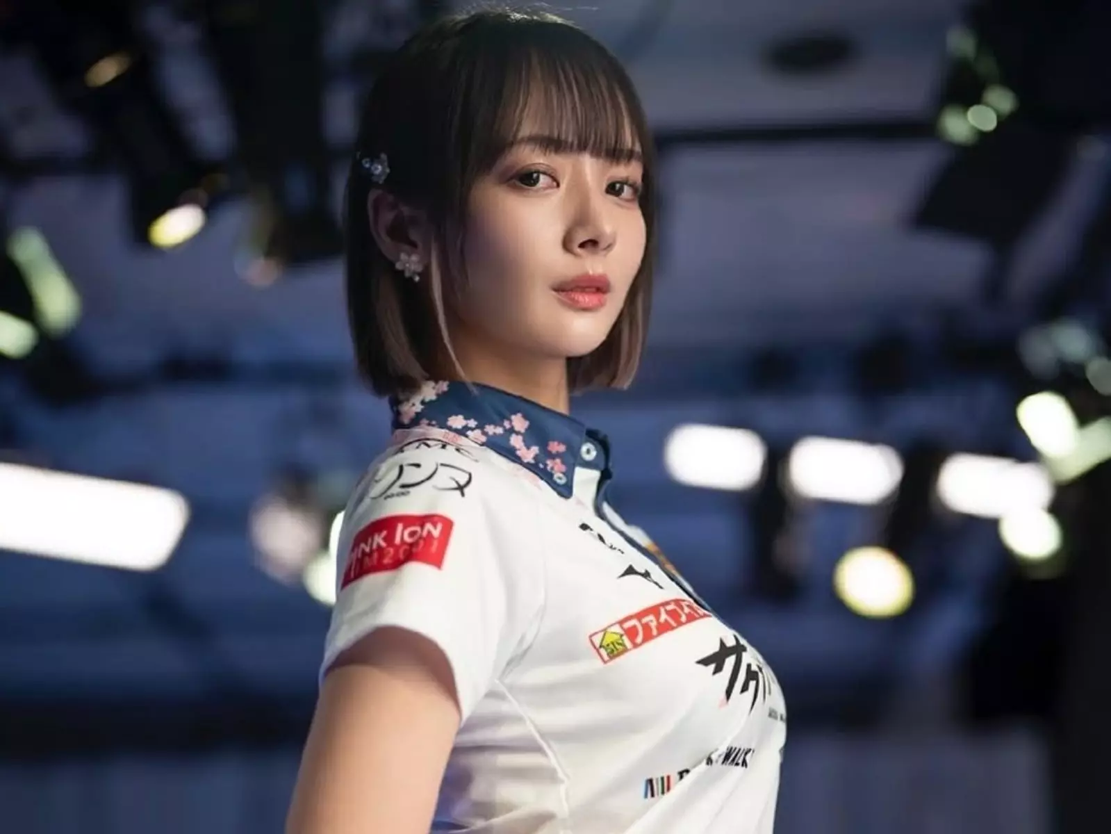 日本「雀壇女神」岡田紗佳殺入寫真界！全新作品身穿旗袍取景台灣九份！【野生抓正妹】
