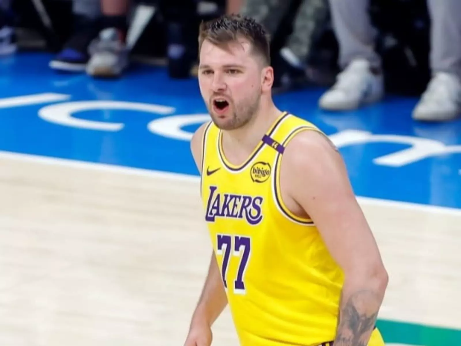 NBA／Luka Doncic 被驅逐出場嗆球迷垃圾話內容曝光，詹皇也為他抱不平！